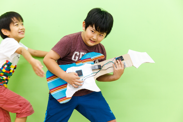 楽しみながら創造を学びます