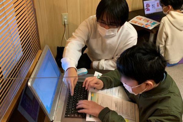 分からないところも丁寧に教えます。