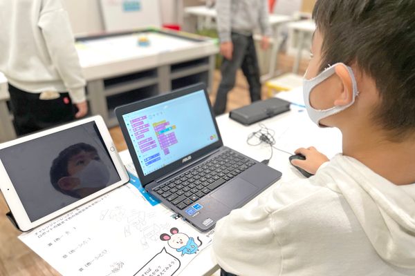 CHALLENGERからはパソコンでプログラミングをします。