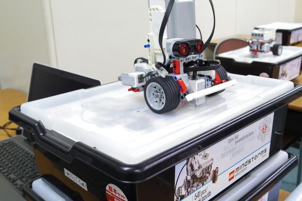 メイン教材「教育版レゴ®マインドストーム®EV3」