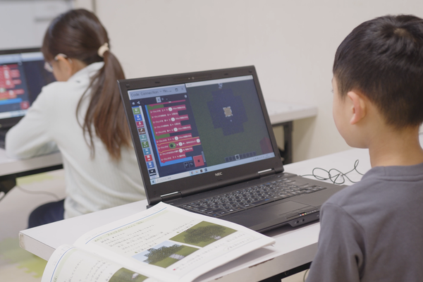 マイクラコースで課題に取り組む姿