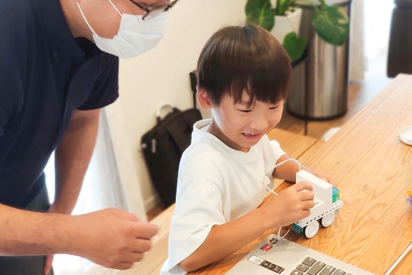 KOOVロボット組立完了の様子