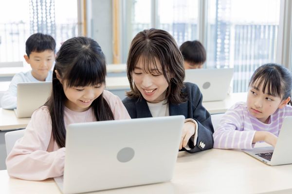 見るだけで終わらない。学んだら、つくる。つくったら、伝える。