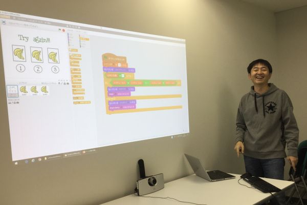 ITの知識と経験を生かした、オリジナルの教材を使います