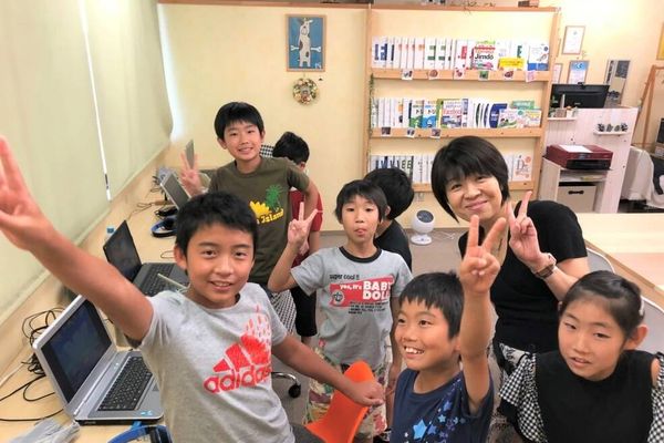 Scratchを卒業してコードプログラミングに進むなど、自分のペースでスキルアップ可能！