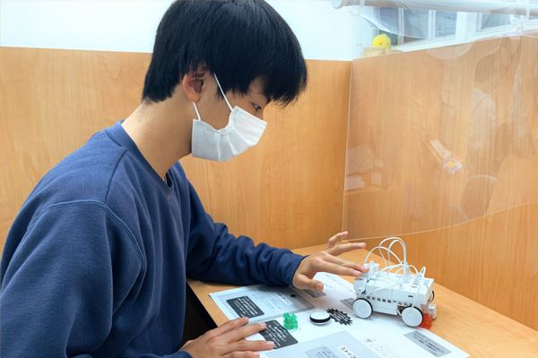 2023年5月以降、生徒・スタッフのマスク着用は「個人の判断」とさせていただいていますが、ご希望があればご相談いただくことも可能です。