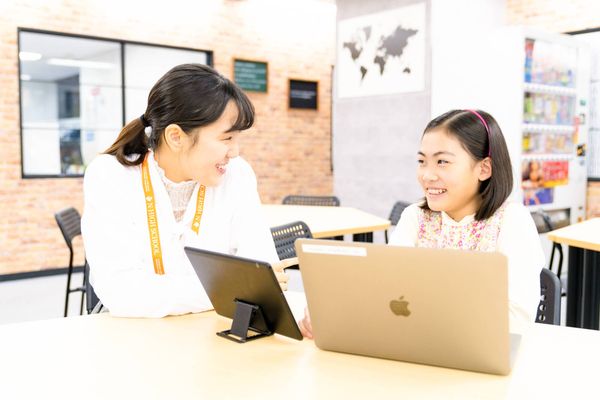 女性講師も大勢在籍していますので、女子生徒も安心です