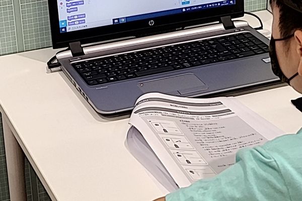 スクラッチを使って、プログラミングに挑戦中！