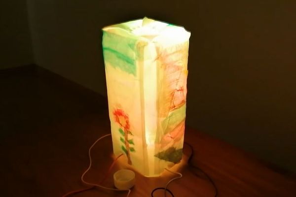 LEDと和紙を使ったお洒落な行灯です。自分だけの和紙行灯をカラフルに光らせてみよう！