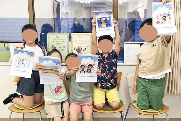 ペイントアプリでお父さんの絵をかいて、カレンダーにしました！