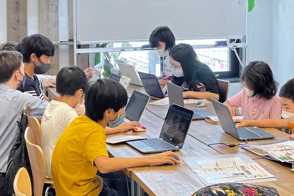 自分のペースで学べる個別学習・複数講師によるサポート体制