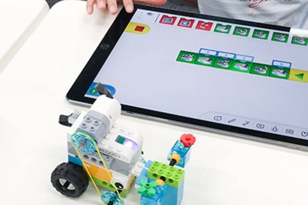 プログラミングに初めて触れるのに最適な「LEGO WeDo」