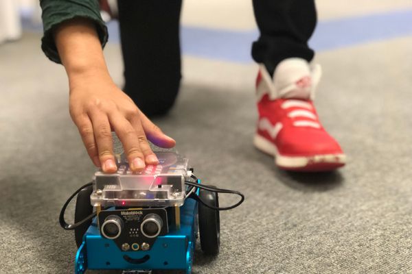 ロボットプログラミングのワークショップも行っています