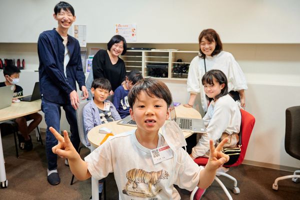 先生たちは、毎回、生徒一人一人の「今日の目標」を共有してみんなの作品作りをアシストしています(^^)v