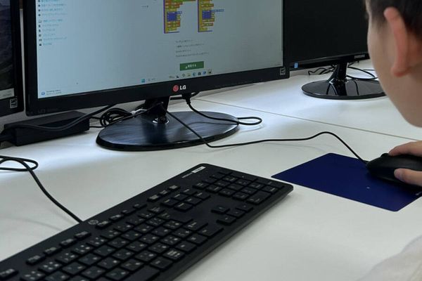 プログラミング学習をしている様子です。