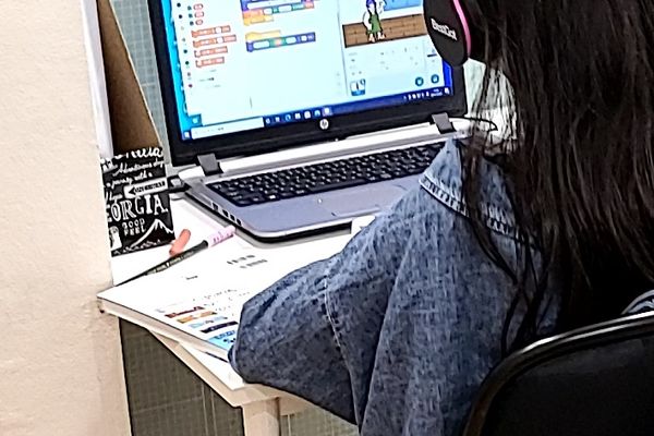 スクラッチを使って、プログラミングに挑戦中！