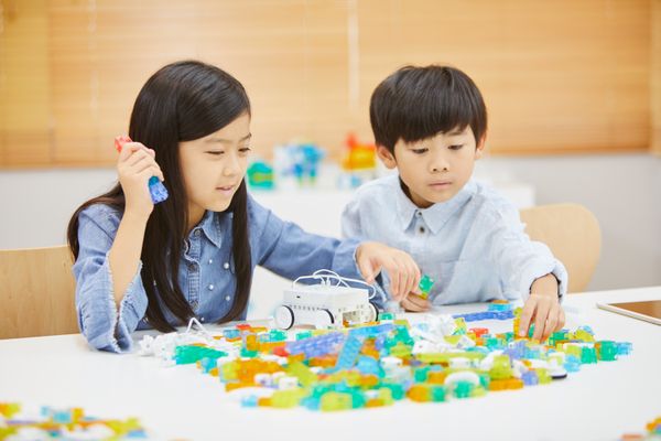 ロボットではグループワークも！