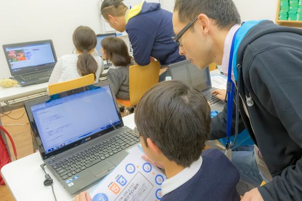 優しく丁寧な講師が傍でサポート