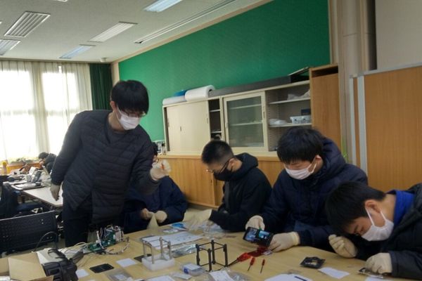 「本物」で学ぶe-kagakuアカデミーの子ども達