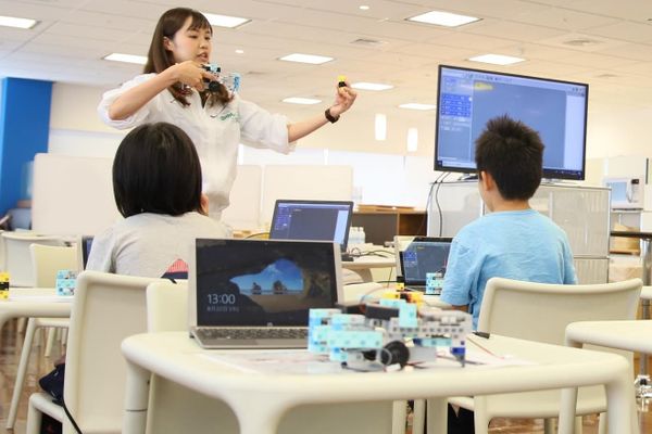 算数、理科、社会、雑学を盛り込んだオリジナルテキストを使用