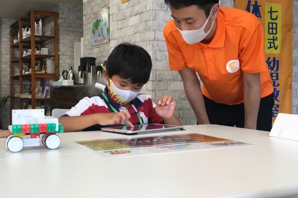 子供が真剣になるくらい夢中になれるのが「七田式プログラミング」です