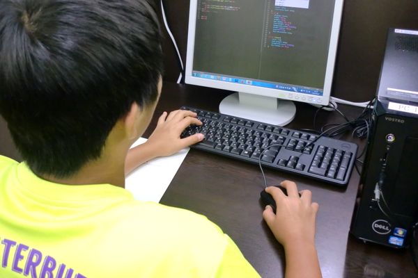 【プレミドルコース以上】英語を使用した言語入力に、少しずつ慣れていきます。