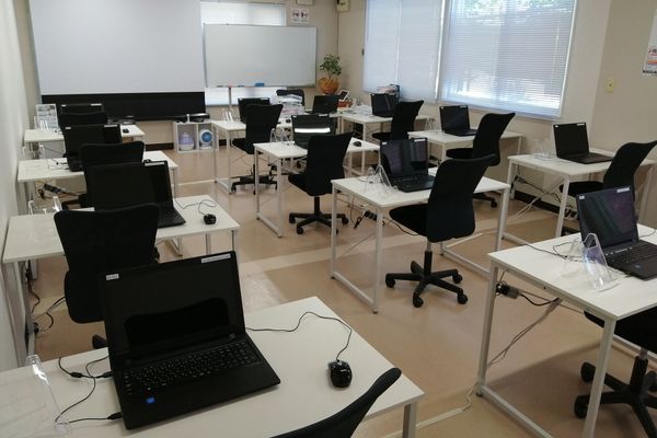 研修室Ａ：スクール形式で２０名収容