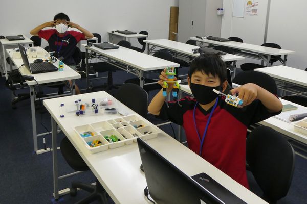 ソーシャルディスタンスでロボット自慢