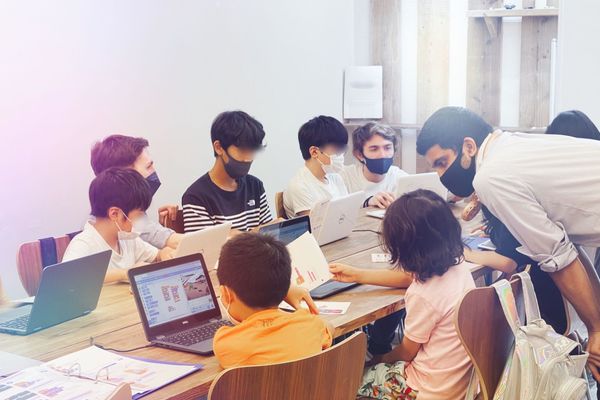 インターナショナルな環境で学べるプログラミング教室