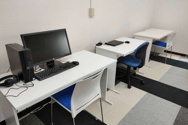 広々としたスペースでプログラミングを学ぶことが可能です。