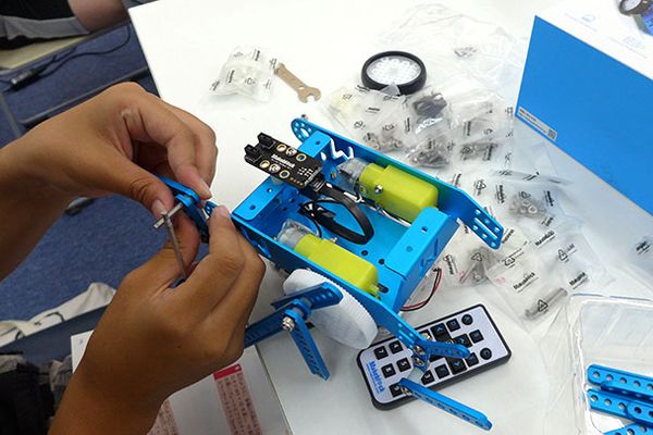 しっかり基礎を学んだあとはロボットにも挑戦できます