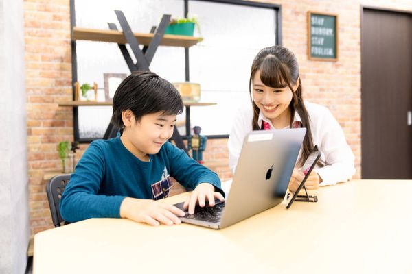N Code Laboは1対1~3までの少人数制個別指導です。先生が常に横にいますので、分からないことはすぐに解消できます！