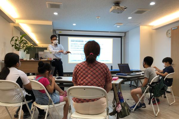 イベントの様子(写真は、昨年度の「プログラミングで鉄道の安全を知ろう」の様子)