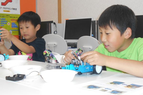 ロボットのコアな部分を身近に体験。