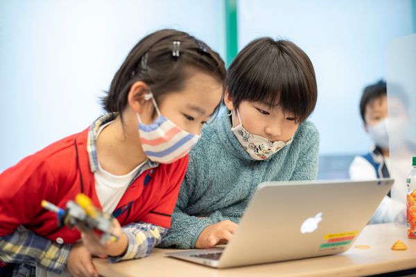 パソコン未体験でもご負担なく取り組めます（撮影：2020年12月）