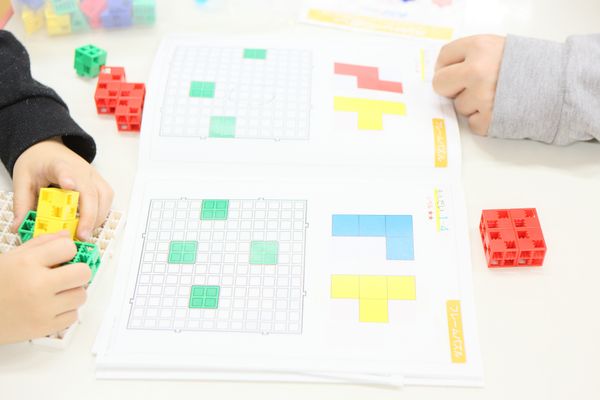 専用テキストで学びます