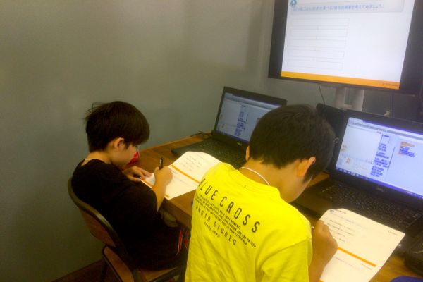 PCでの作業のみならず、設計など、手書きで行う場面もあります