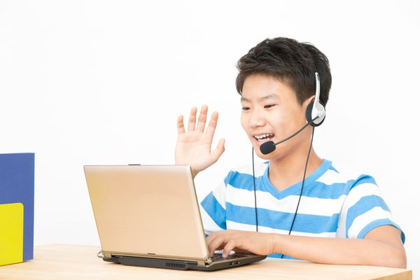 オンラインを活用し、発話を中心とした英会話です。