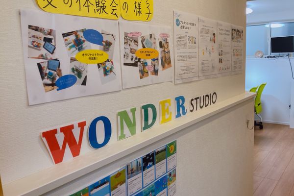 教室廊下、夏の体験会の写真があります