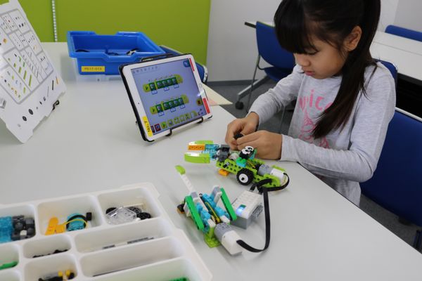 ロボット組み立てながら学べる