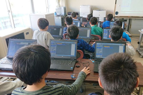 富山県内の小学校で講座を行っています