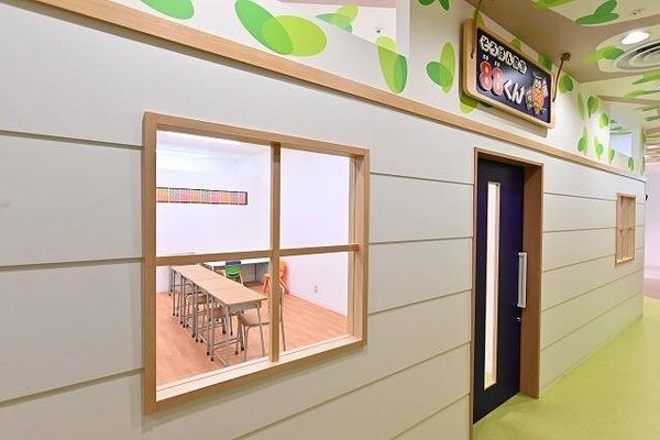 大手ショッピングセンター内の教室外観