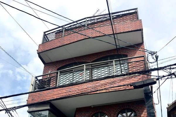 駅から1分の好立地です！当教室は、2階になります。