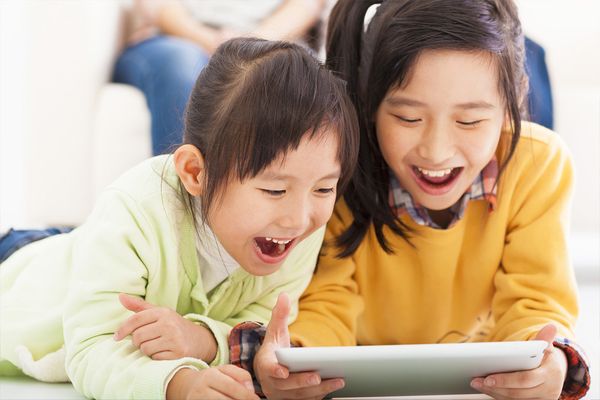 お友達に作品を発表します。