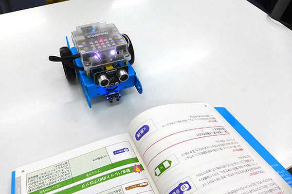 親しみやすくわかりやすいロボット教材