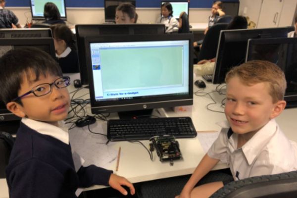 国際合宿でグローバル×ICTを学ぶ子ども達