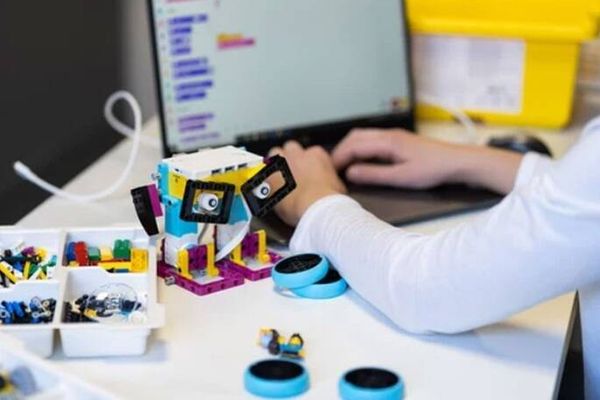 ロボットプログラミングの様子