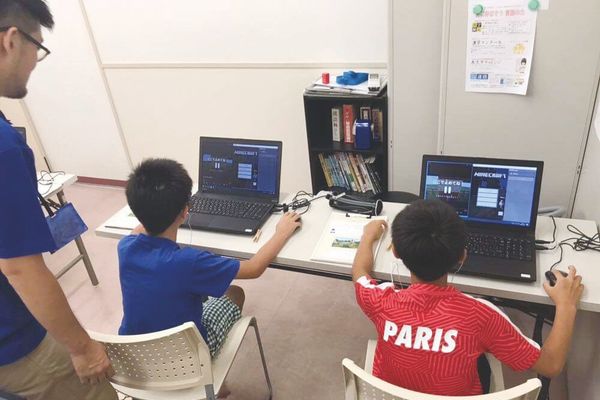 分からない所は先生と一緒に進めていきます。