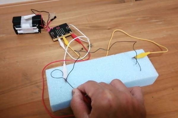 マイクロビットで作った電流イライラ棒ゲーム