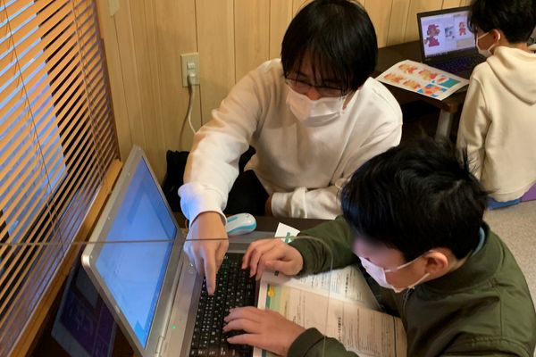 分からないところも丁寧に教えます。